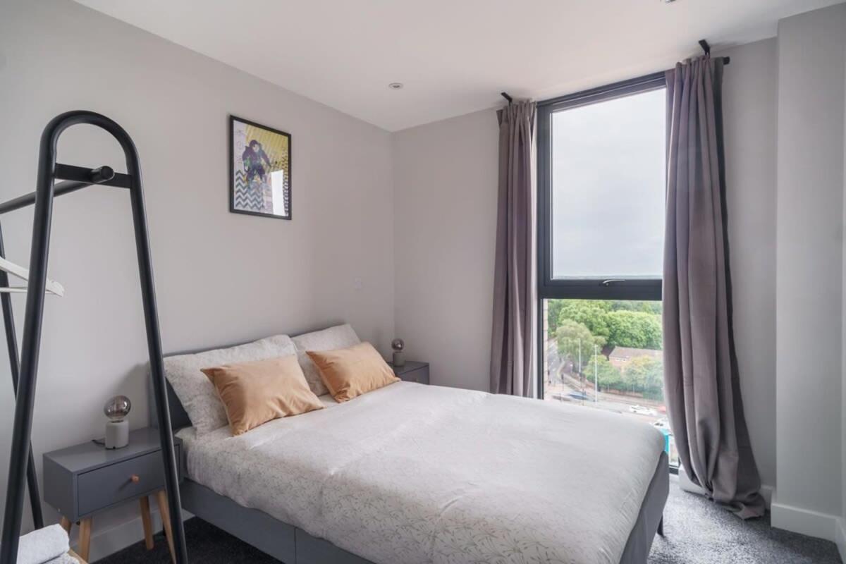 Fantastic 3 Bedroom Manchester Apartment Exterior photo
