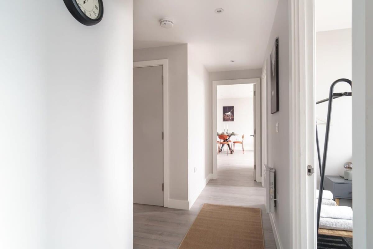 Fantastic 3 Bedroom Manchester Apartment Exterior photo