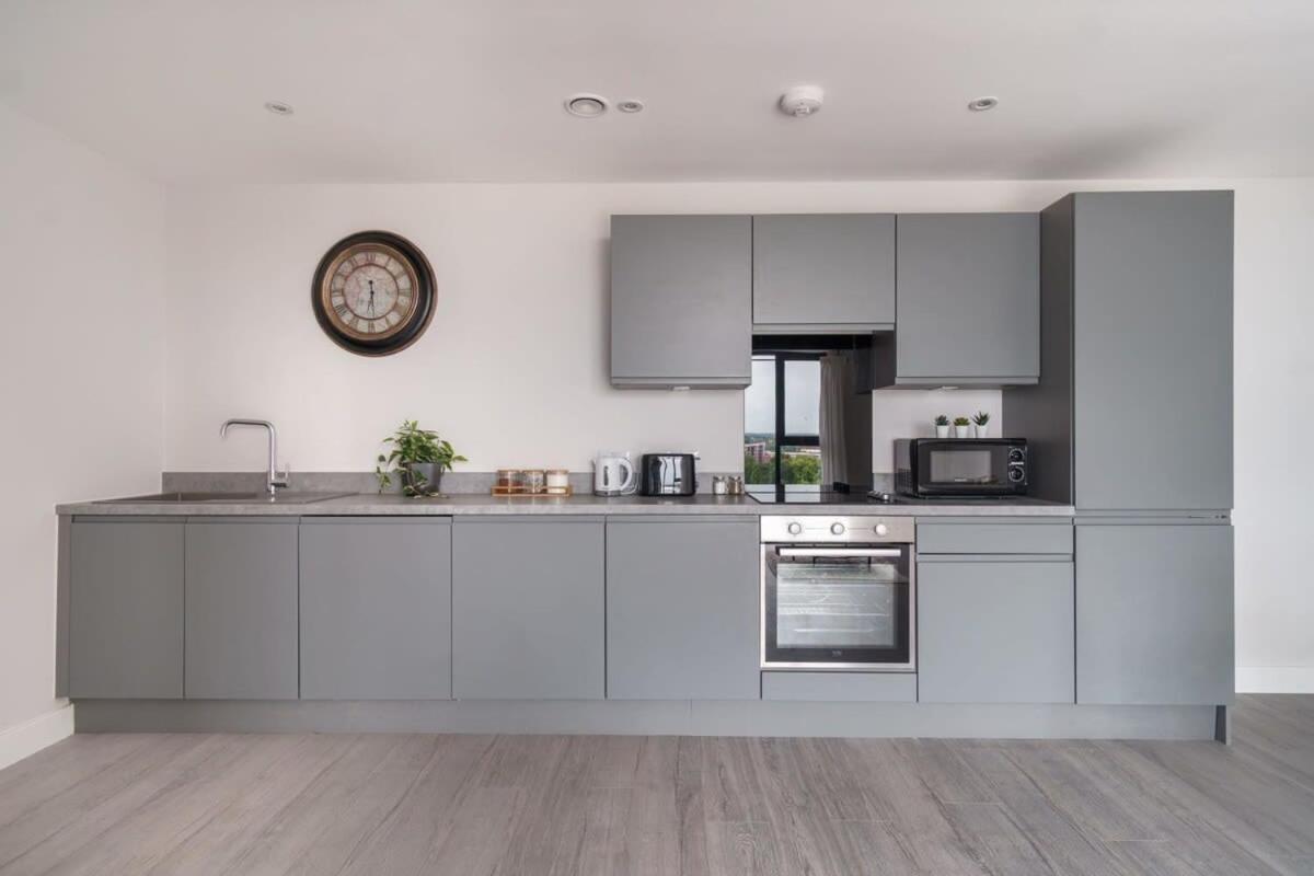 Fantastic 3 Bedroom Manchester Apartment Exterior photo