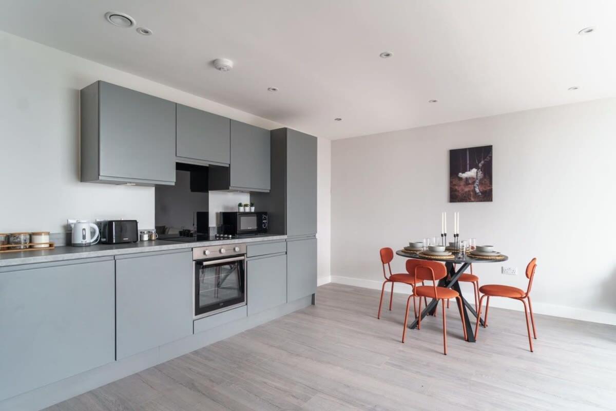 Fantastic 3 Bedroom Manchester Apartment Exterior photo
