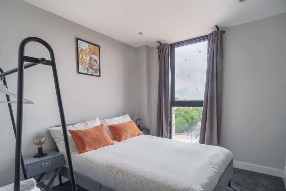 Fantastic 3 Bedroom Manchester Apartment Exterior photo