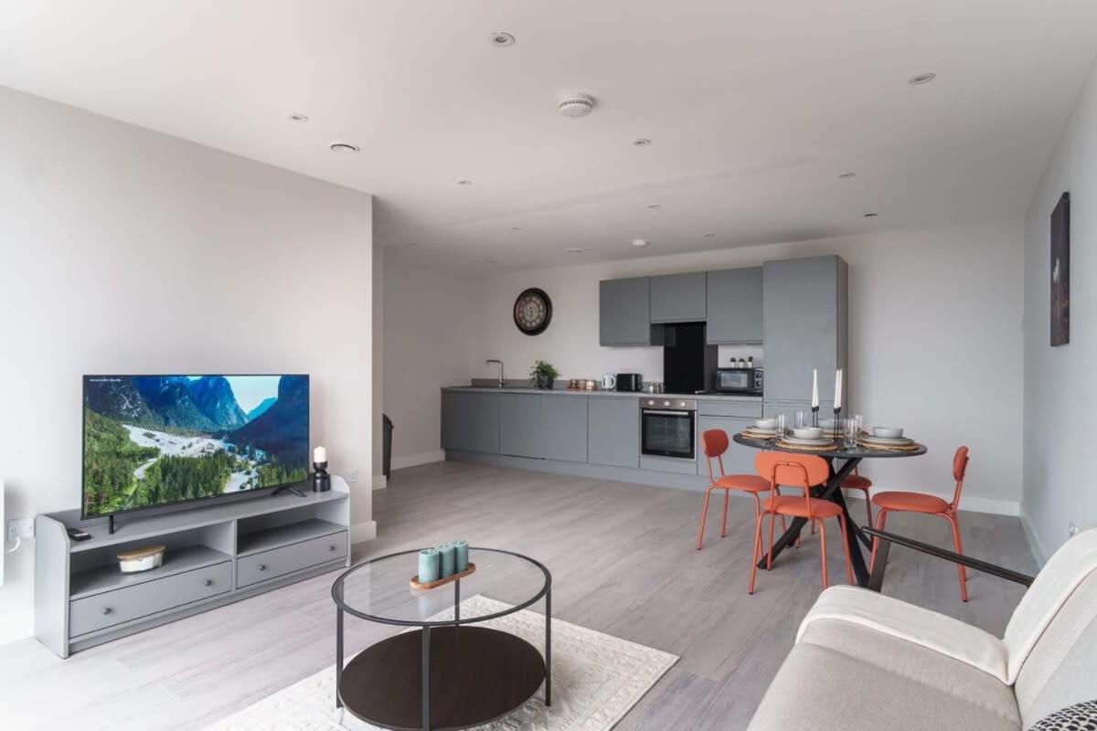 Fantastic 3 Bedroom Manchester Apartment Exterior photo