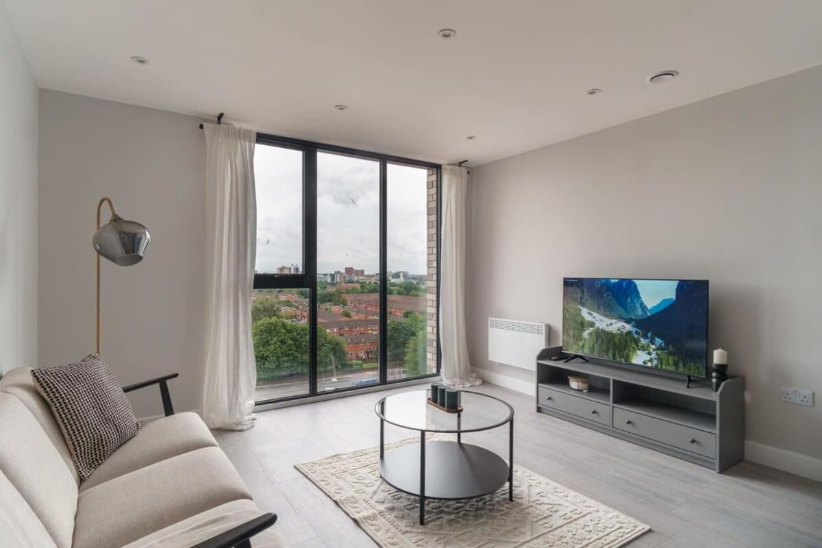 Fantastic 3 Bedroom Manchester Apartment Exterior photo